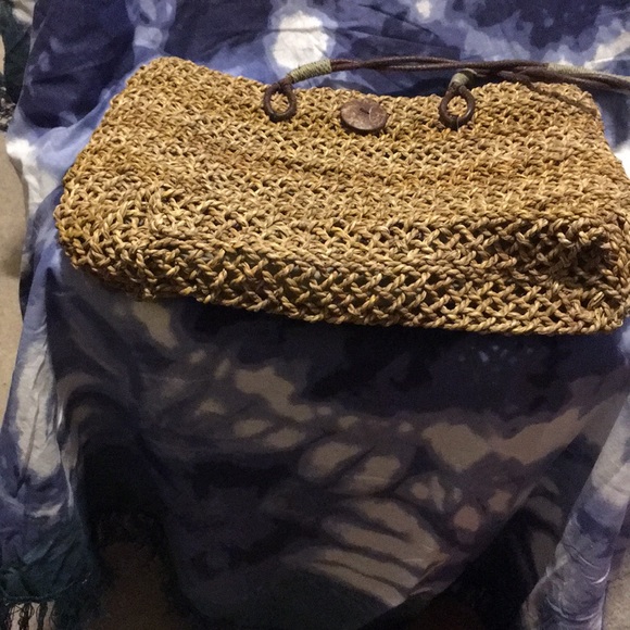 Straw bag with button closure - Picture 5 of 5